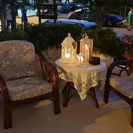 Moras Lägenhetshotell Paralía